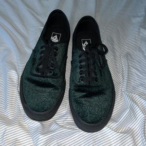 never worn before size 11 velvet green vans